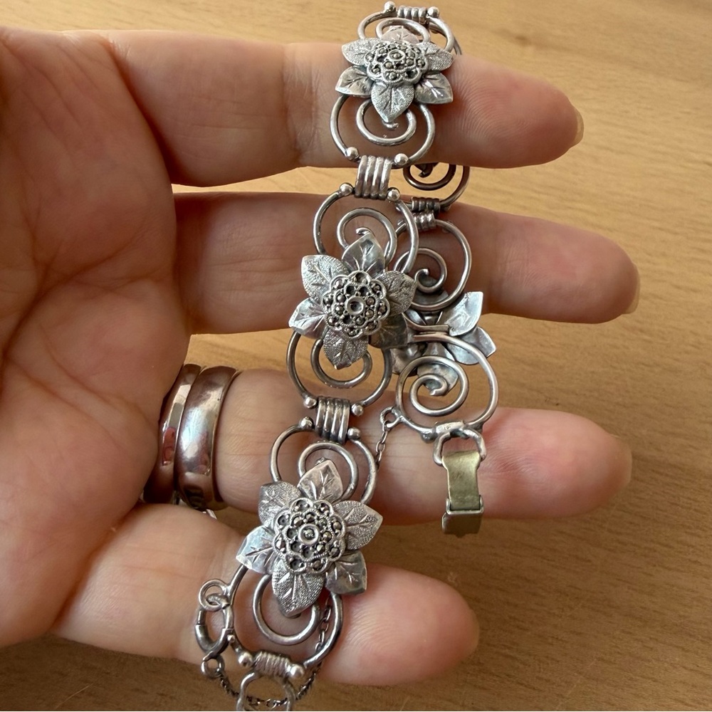 VINTAGE STERLING SILVER ORNATE FLORAL FLOWER MARCASITE BRACELET UNIQUE UNUSUAL - Picture 2 of 16